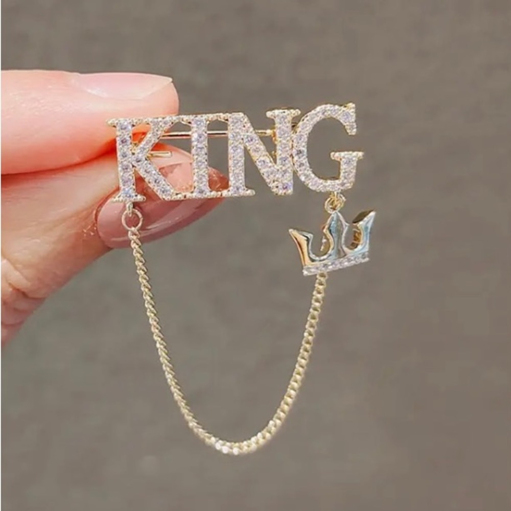 NWT King and Crown Brooch Pin Gold with Rhinestones